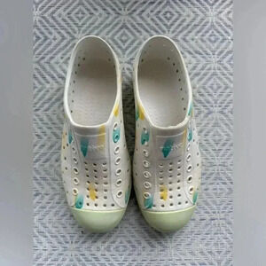 Native Jefferson Youth Slip On Shoe White Aqua Teal Yellow Spotted‎ Size J1